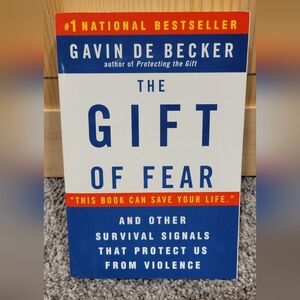 ☀️The Gift of Fear by Gavin De Becker Paperback